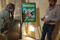 Topolino esamina un vaso misterioso...